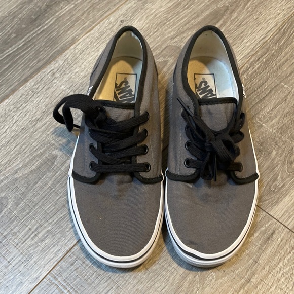 Vans - Picture 1 of 4